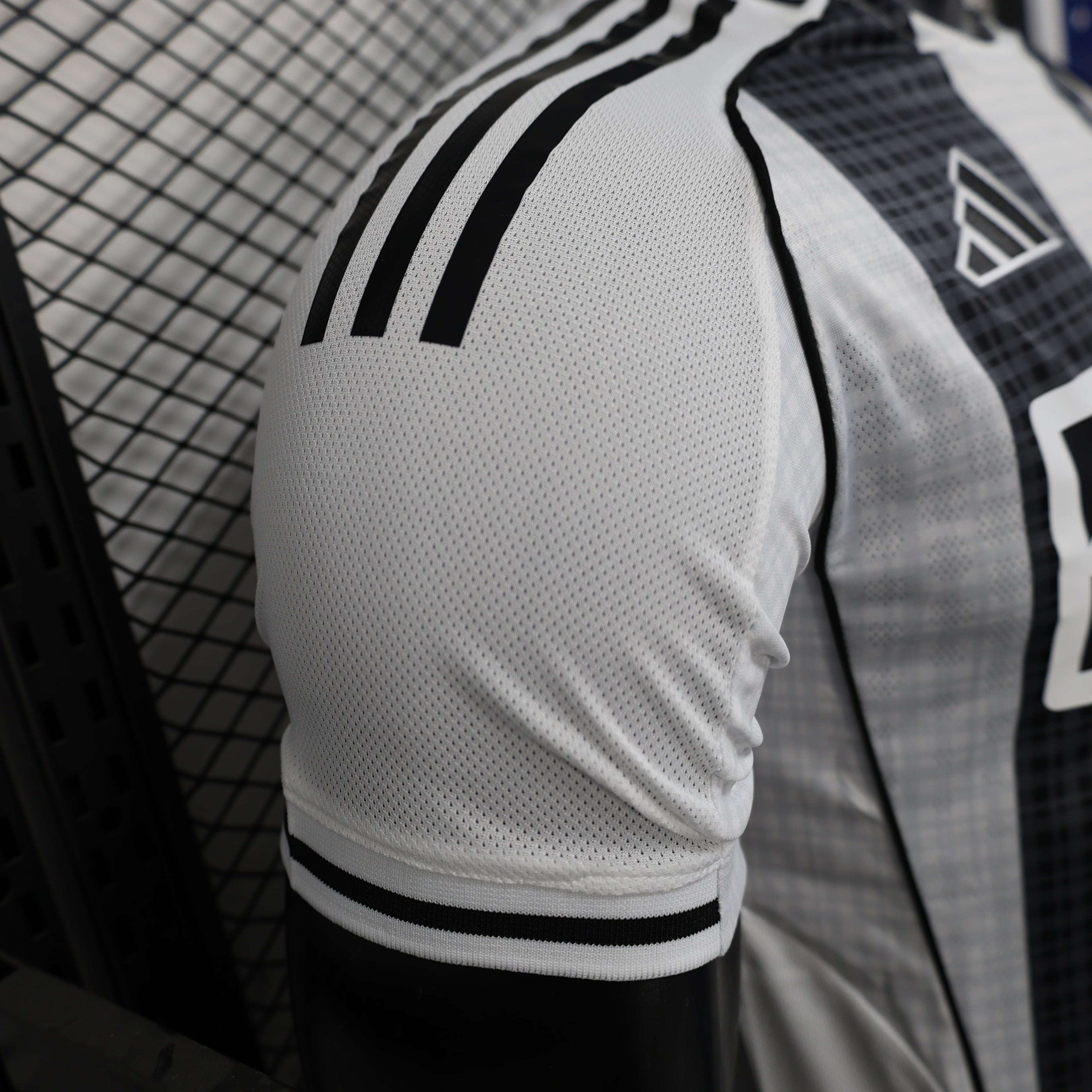 Newcastle United #27 Woltemade 2025/26 Home