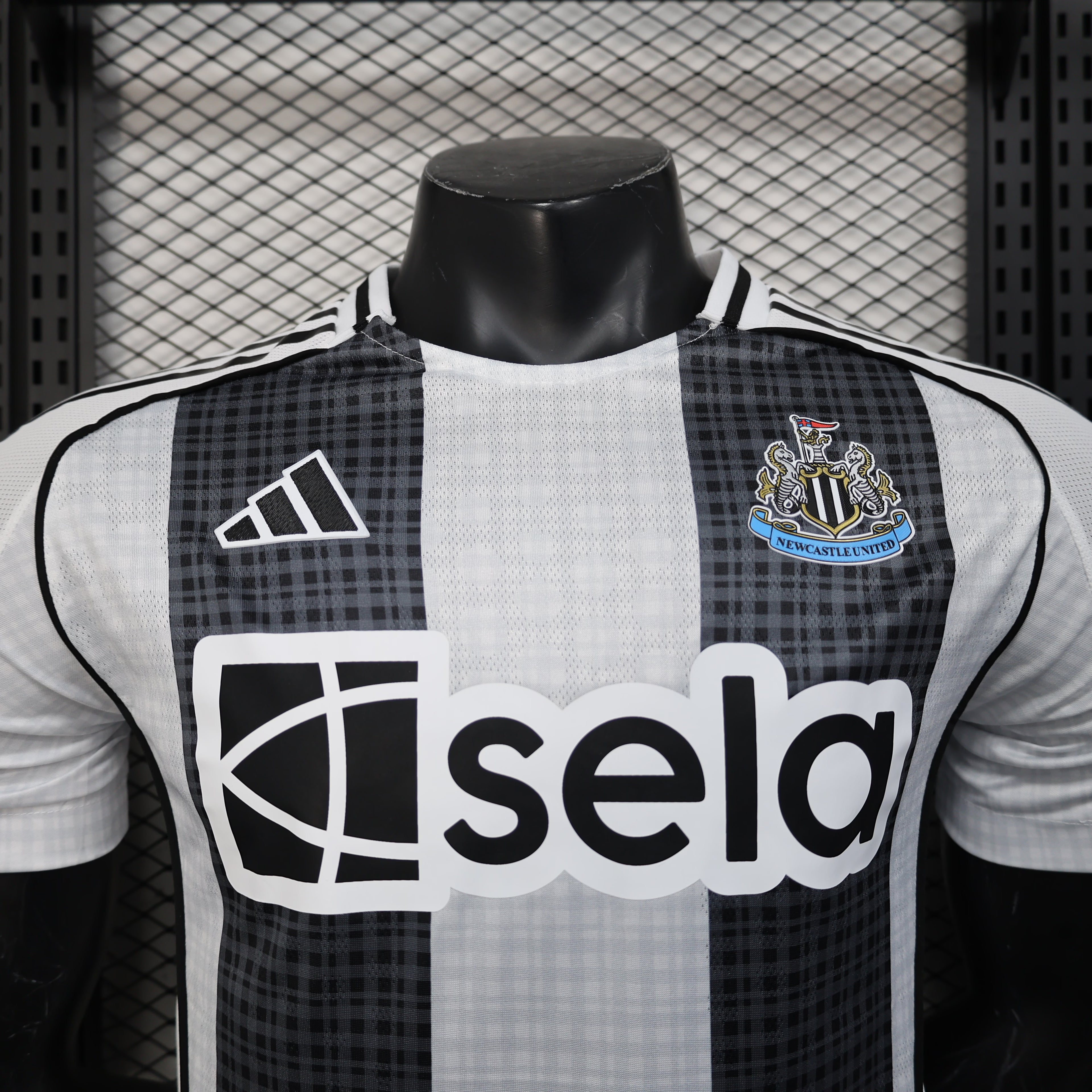 Newcastle United #27 Woltemade 2025/26 Home