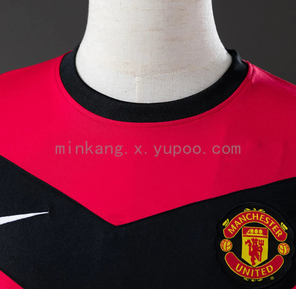 Manchester United 2009/10 Home Jersey — supplied photo 5